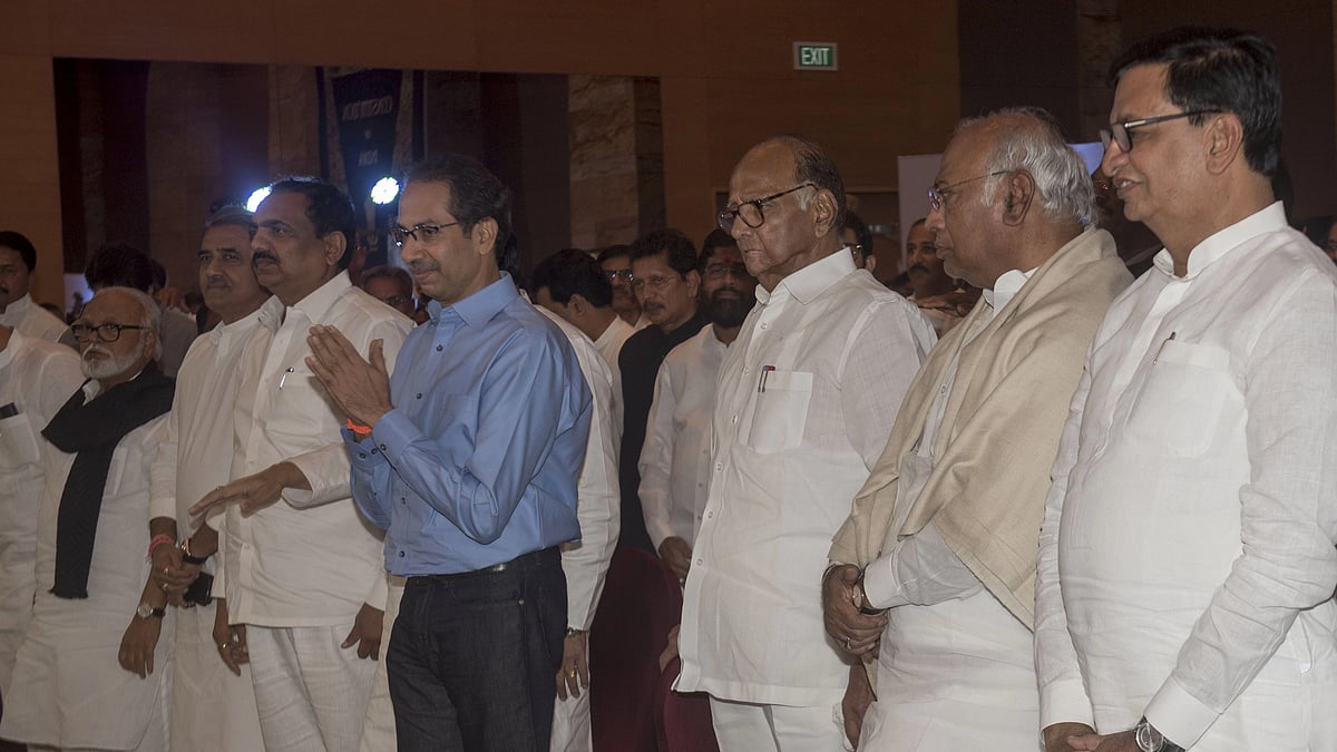 Shiv Sena President Uddhav Thackeray with NCP Chief Sharad Pawar, senior Congress leader Mallikarjun Kharge and others (Photo: Getty Images)