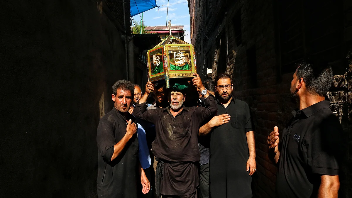 Kashmiri Shiite Muslims take part in a Muharram procession on the fifth day of Ashura, in Srinagar (Photo: Getty Images)