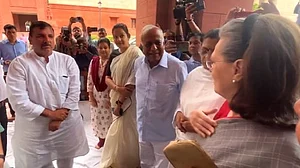 Sonia meets suspended AAP MP Sanjay Singh, says 'you have our full support'