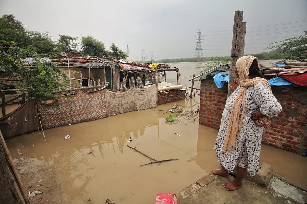 A submerged jhuggi at Majnu ka Tila (Photo: Vipin/National Herald)