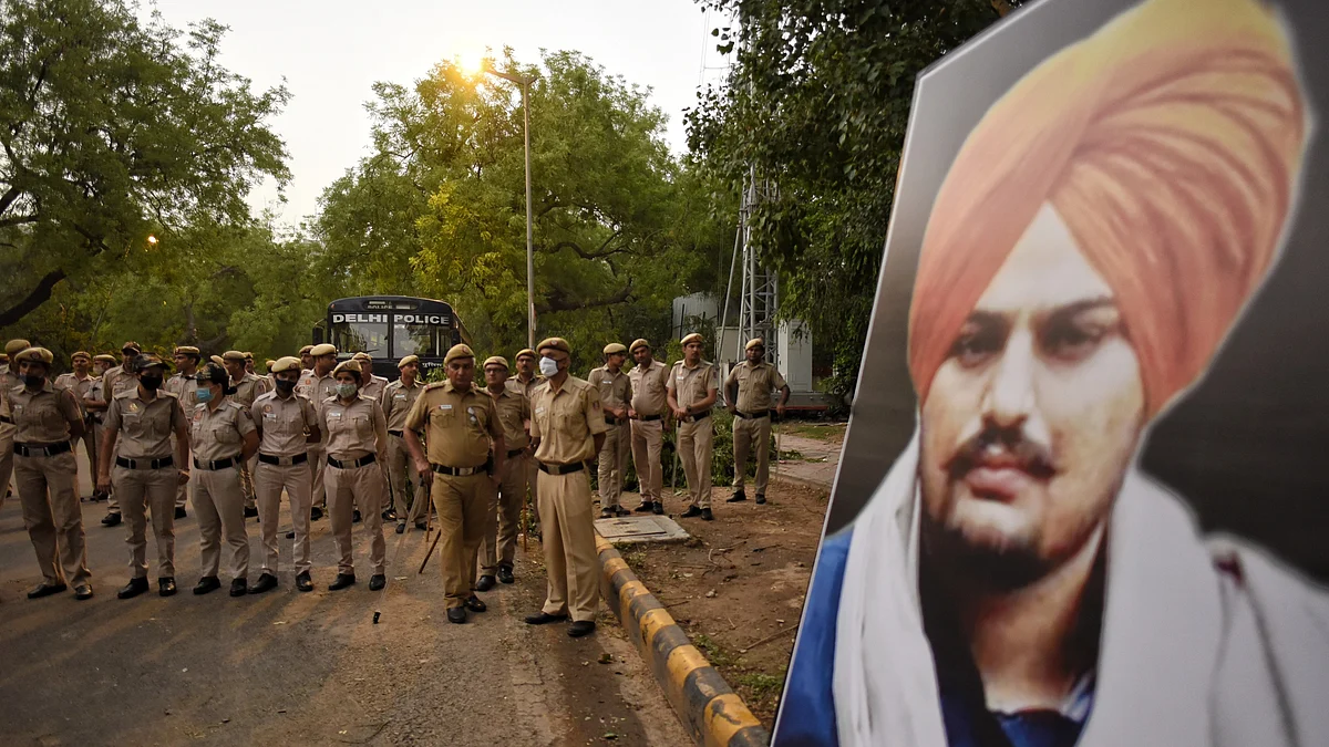 Police personnel deployed during a candle march by Indian Youth Congress (IYC) as a mark of tribute to Congress leader Siddhu Moosewala, at Jantar Mantar on May 31, 2022 (Photo: Getty Images)