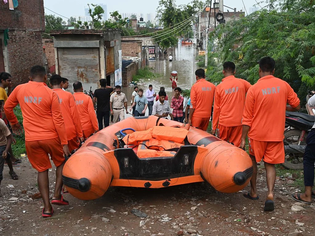 NDRF team preparing to carry rescue operation for residents of Jaitpur village, Delhi (Photo: Getty Images)