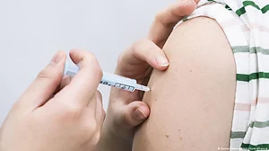 Covid-19: Don't wait until autumn for a booster vaccine