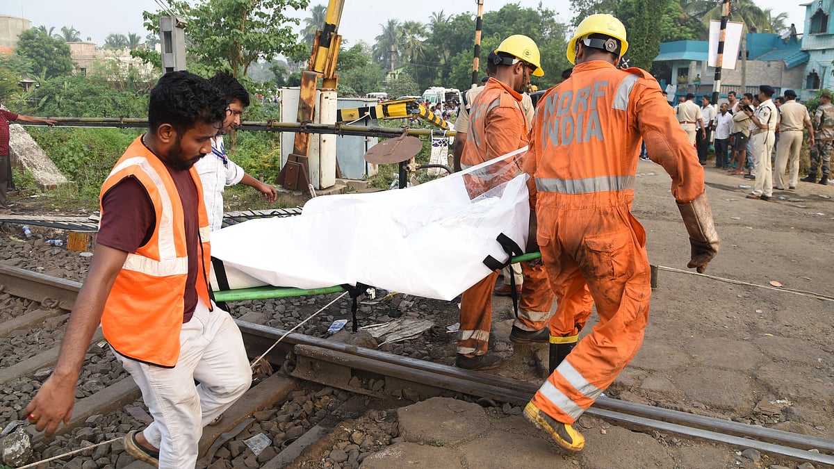 Railway Minister announces Rs 10 L ex-gratia for bridge collapse victims in Mizoram