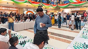 Chess Maestro Vishy Anand takes on 22 players in a simultaneous exhibition match in Thane mall organised by Rotary Club (photo: IANS)
