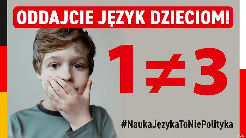 Billboard condemning Polish government's decision to scrap German language classes (Photo: DW)