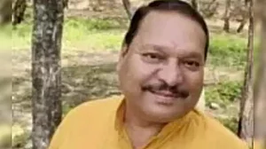 MP elections: Scindia loyalist returns to Congress in an 800 vehicle convoy