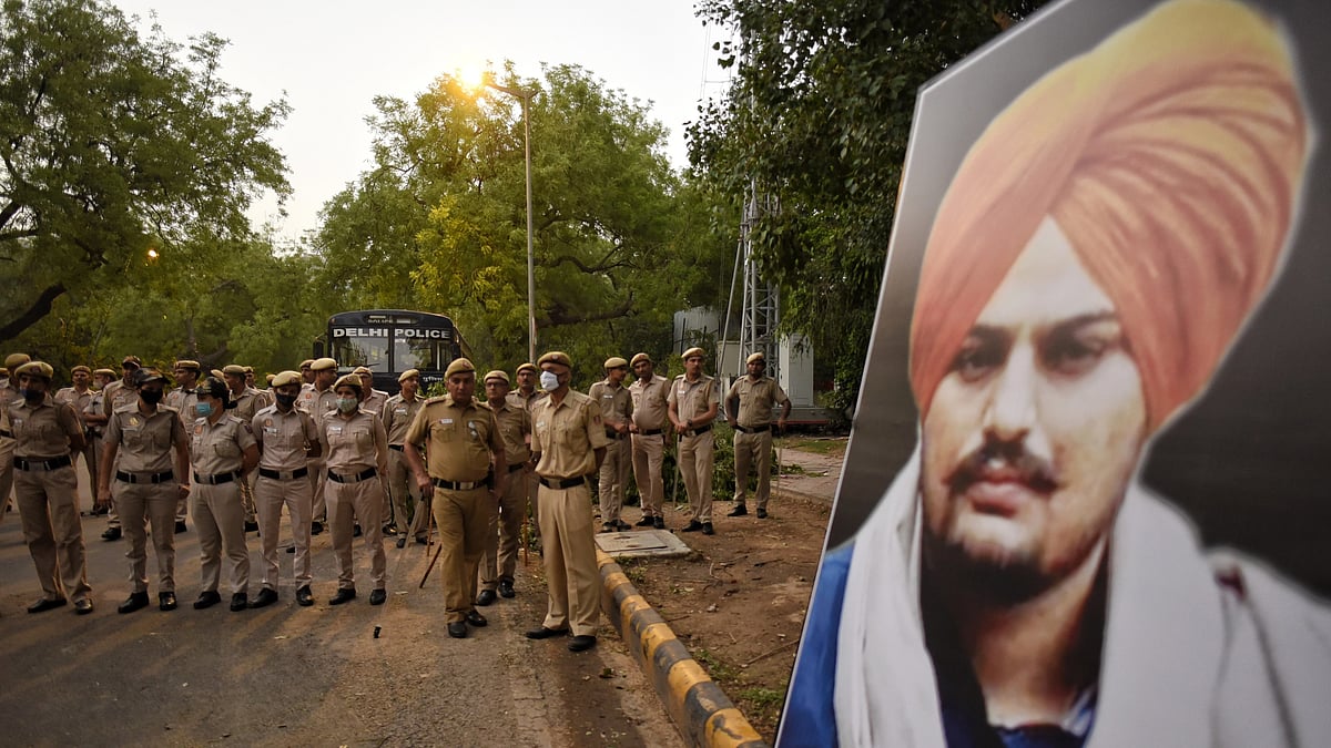 Police personnel deployed during a candle march by Indian Youth Congress (IYC) as a mark of tribute to Congress leader Siddhu Moosewala, at Jantar Mantar (Photo: Getty Images)