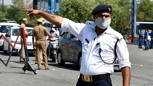 Traffic police controlling the area (photo: Getty Images)