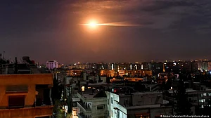 According to the report, some of the missiles were intercepted and shot down by Syrian air defenses (Photo: DW)