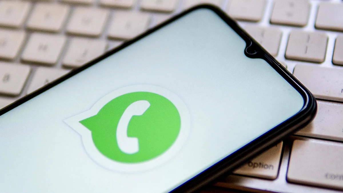 SPAIN - 2022/04/25: In this photo illustration, a WhatsApp logo seen displayed on a smartphone on top of a computer keyboard. (Photo Illustration by Thiago Prudencio/SOPA Images/LightRocket via Getty Images)