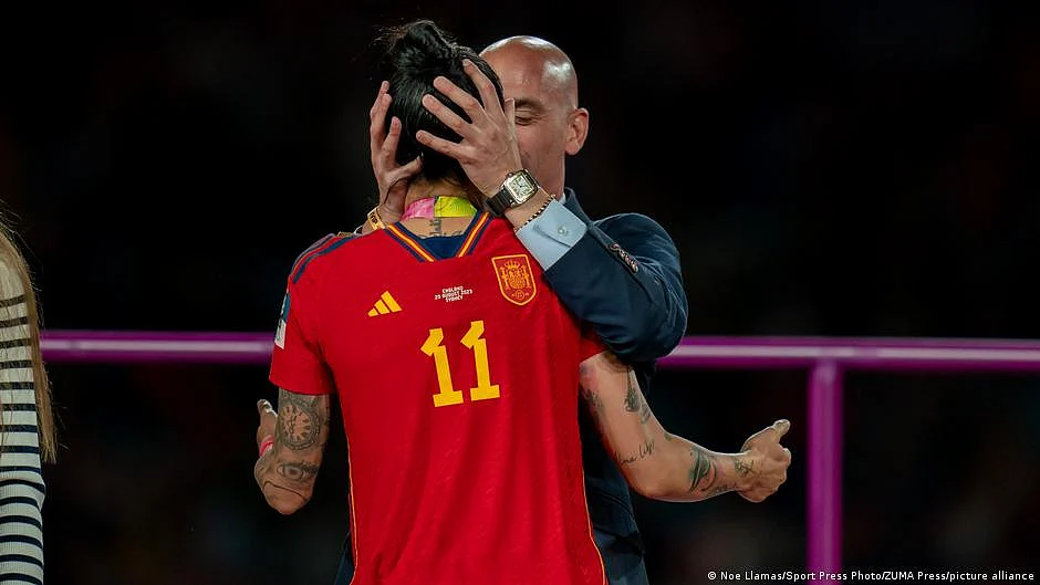 A 'euphoric and consensual' kiss? She says no (photo: DW)