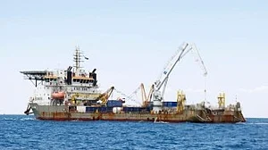 Yemen govt confirms decaying oil tanker rescue operation nearing completion