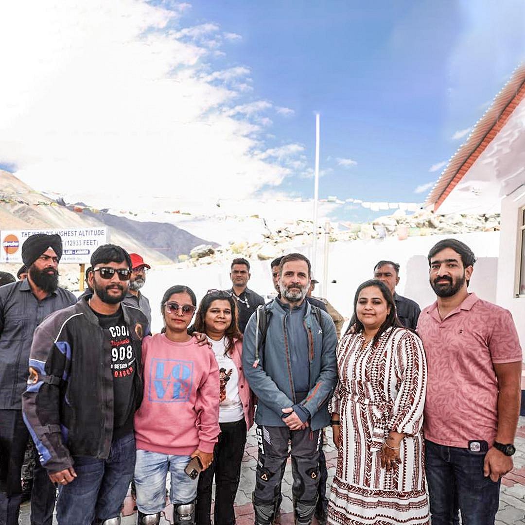 Not just locals, Rahul met tourists to Ladakh too (photo: Indian National Congress)