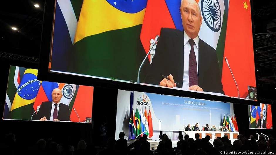 Russian president Vladimir Putin on video link at the BRICS summit in South Africa in August 2023; he will not attend the G20 summit in India in person either (photo: DW)