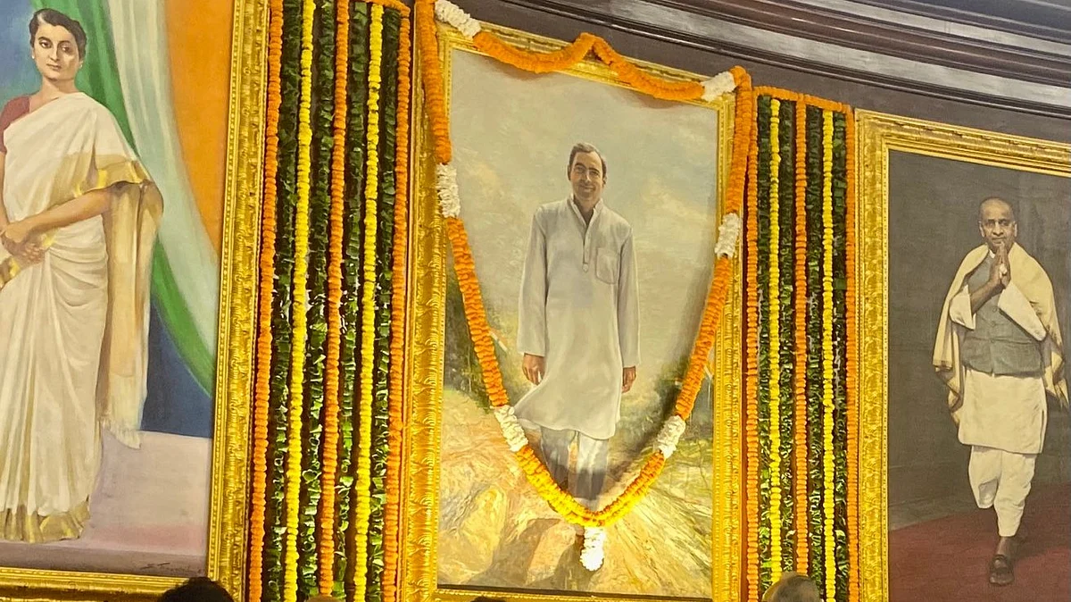 Sonia Gandhi, Mallikarjun Kharge, Kapil Sibal and other parliamentarians from various parties pay tributes to former PM Rajiv Gandhi at the Central Hall in parliament house on Sunday