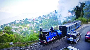 The Darjeeling Himalayan toy train (Photo: Getty Images)