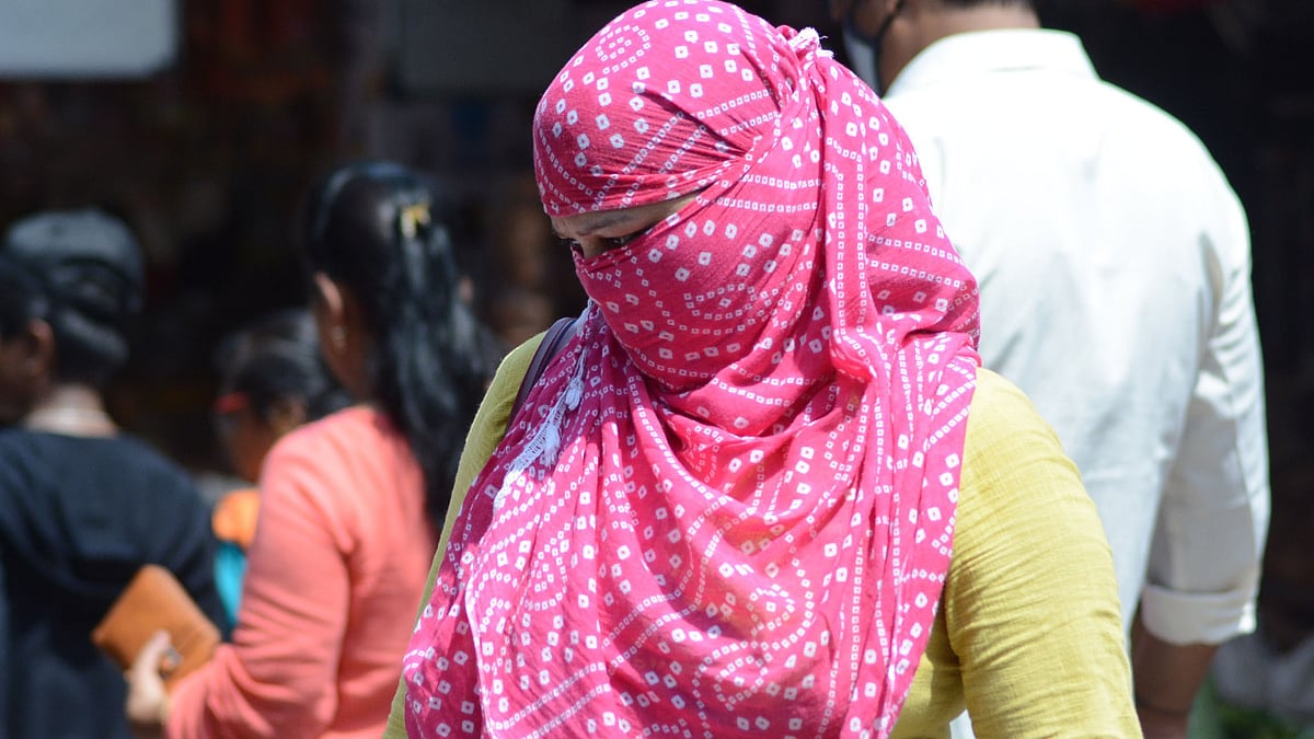 MUMBAI, INDIA  APRIL 27: A woman covers her head and face with a scarf in the harassing and scorching afternoon heat as mercury rises in the city, Thane, on April 27, 2022 in Mumbai, India. (Photo by Praful Gangurde/Hindustan Times via Getty Images)