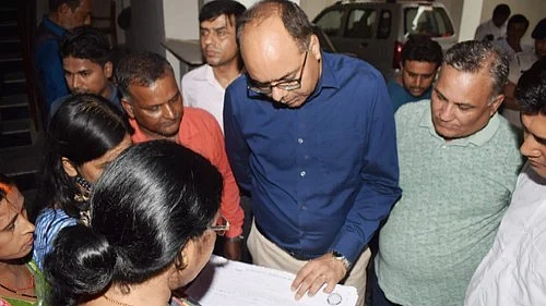 Patna DM Chandrashekher Singh doing his work (photo: IANS)