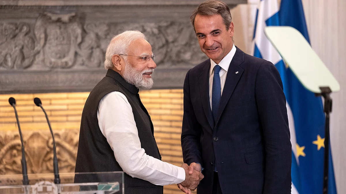 Kyriakos Mitsotakis, Greece's prime minister, right, shakes hands with Narendra Modi, India's prime minister, following a joint news conference, in Athens, Greece, on Friday, 25 August 2023 (photo: Yorgos Karahalis/Bloomberg via Getty Images)