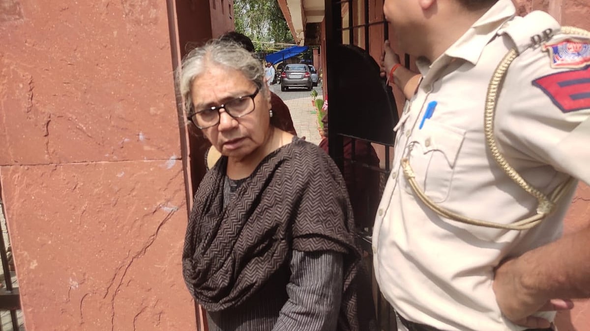 Various speakers who were reportedly inside included Vandana Shiva, Medha Patkar, Nandini Sundar and Jairam Ramesh (photo: National Herald/Vishwadeepak)