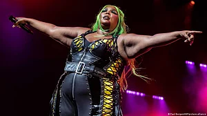 Lizzo: New complaints of sexual harassment, fat-shaming