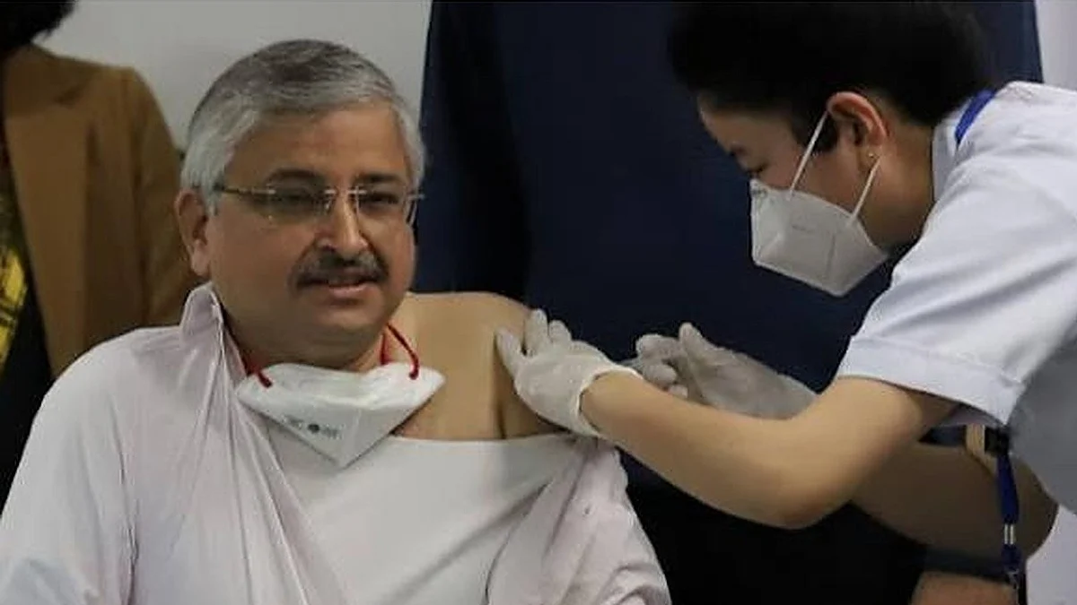 Former AIIMS director Dr Randeep Guleria takes a shot of Covid vaccine 