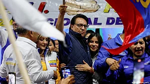 Ecuador: Presidential candidate shot dead at campaign event