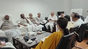 Congress president Mallikarjun Kharge with INDIA bloc leaders (Photo: IANS)