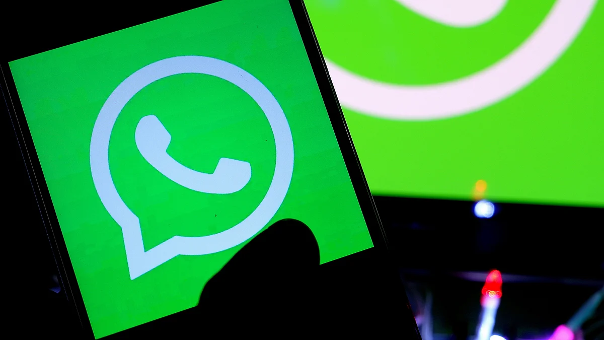 INDIA - 2022/10/25: In this photo illustration, Whatsapp logo is displayed on a smartphone. (Photo Illustration by Avishek Das/SOPA Images/LightRocket via Getty Images)