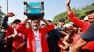 From pension to increase in wages: Coolies put forth their demand to Rahul Gandhi