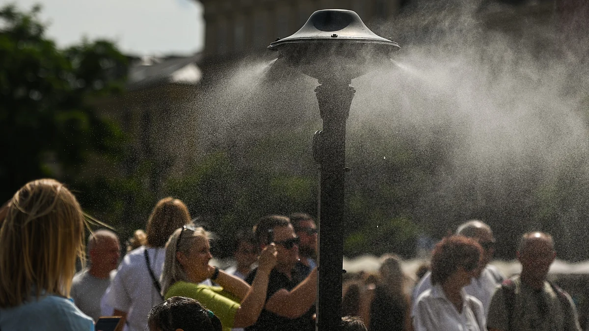 Citizens of Krakow, Poland seek out water sprinklers amidst soaring summer temperatures (photo: Getty Images)
