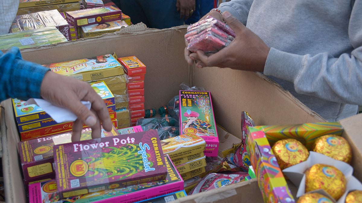 Firecrackers being sold ahead of Diwali (photo: Getty Images)