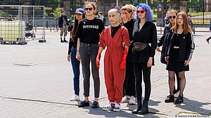 Why Germany is giving a peace prize to Russian women