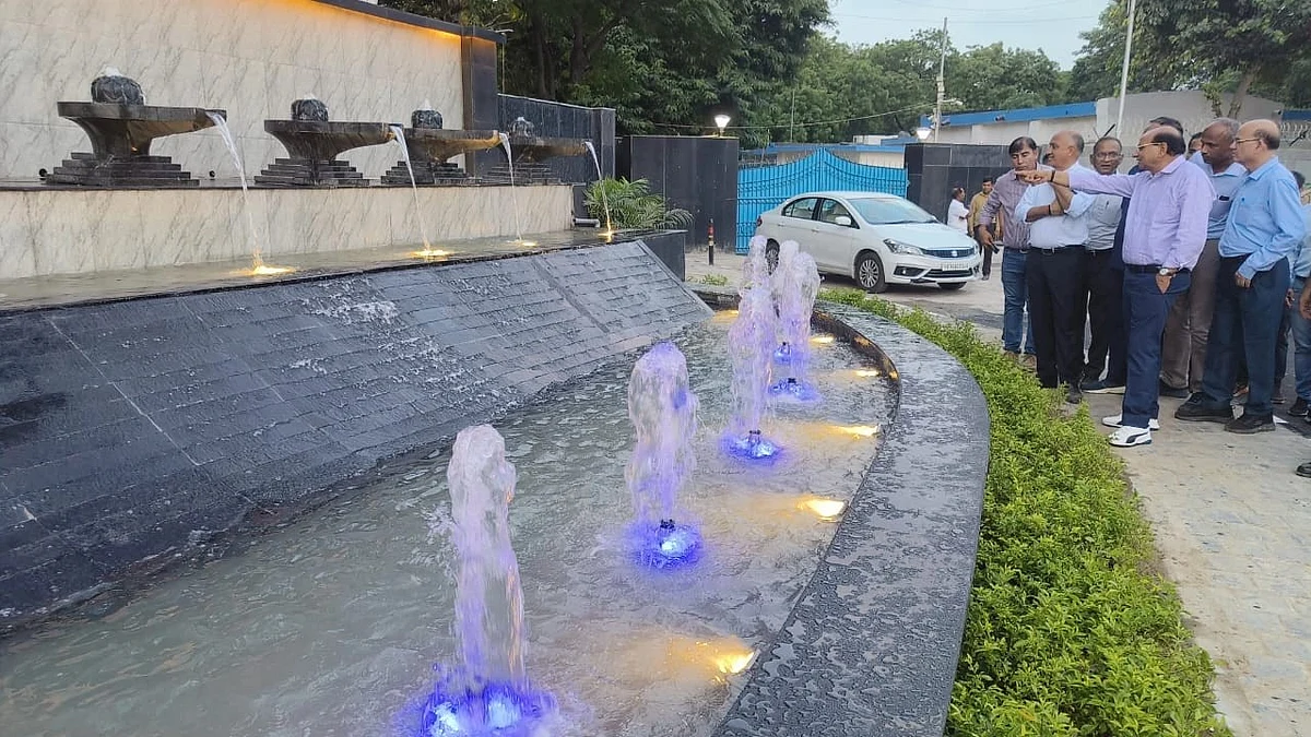 Ahead of the G20 summit, 'Shivling-shaped' fountains were installed in the national capital.
(photo: X/@LtGovDelhi)