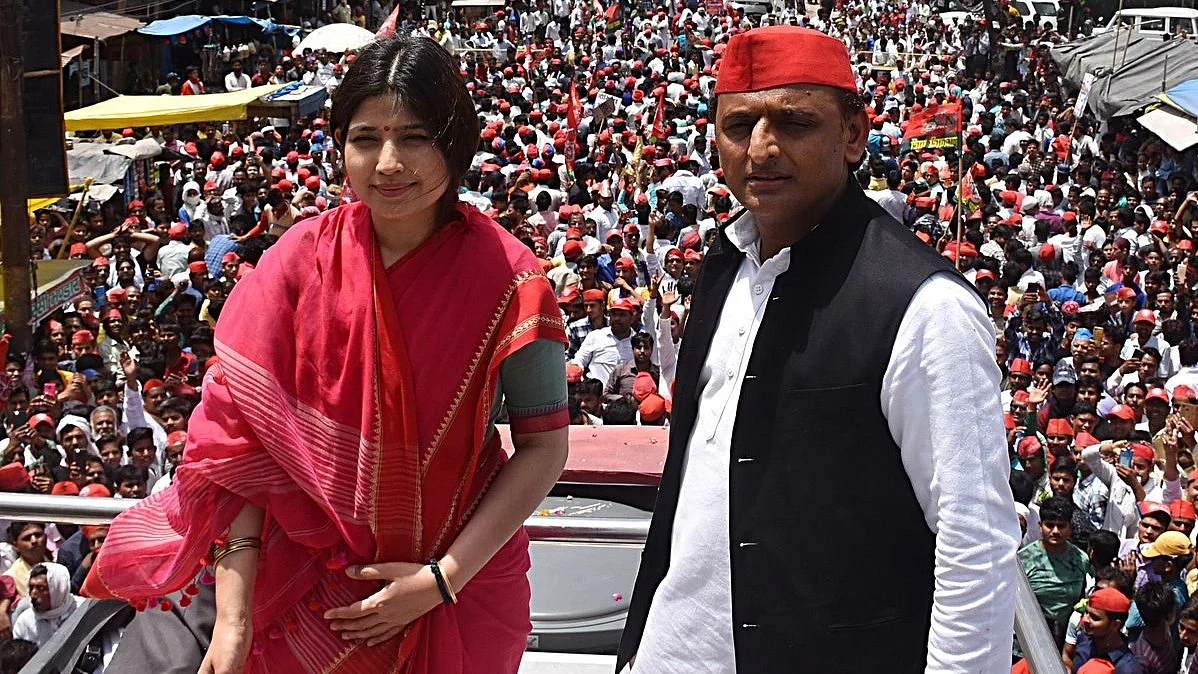Akhilesh Yadav with wife Dimple Yadav (IANS Photo)