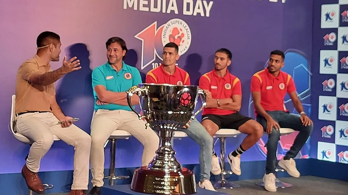 Carles Cuadrat (second left) with East Bengal players Cleiton Silva, Nanakumar and Gursimrat Singh Gill on the ISL Media Day. (Photo: Gautam Bhattacharyya)