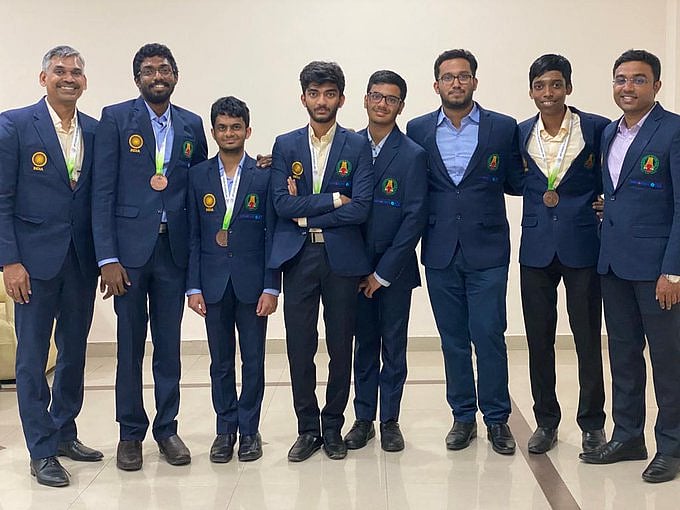 D. Gukesh (fourth left), along with R. Praggnanandhaa and other members of the Indian team at the Chess Olympiad in Chennai last year. (photo: @DGukesh/Twitter)