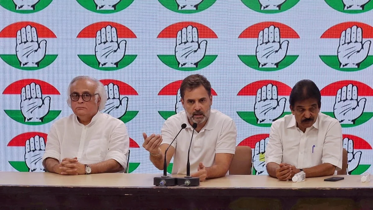 Rahul Gandhi (middle) at a press conference in Delhi on 22 September 2023 with Jairam Ramesh (left) (photo: Vipin/National Herald)