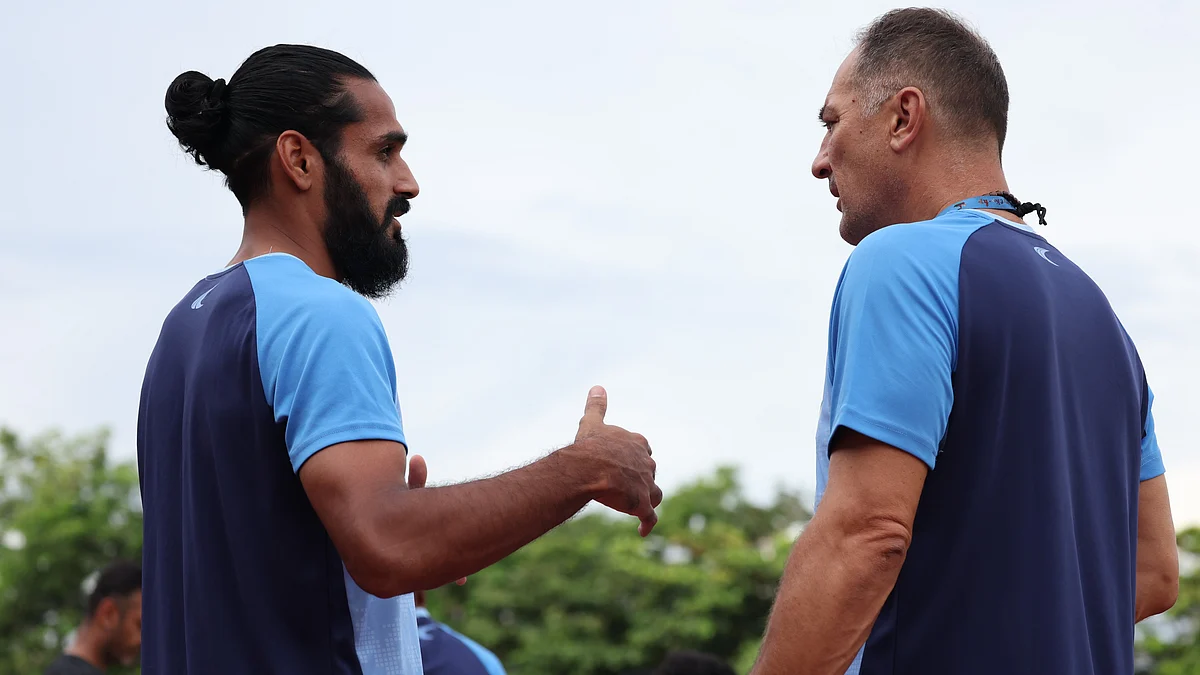 Igor Stimac (right) with star India defender Sandesh Jhingan (photo: AIFF)