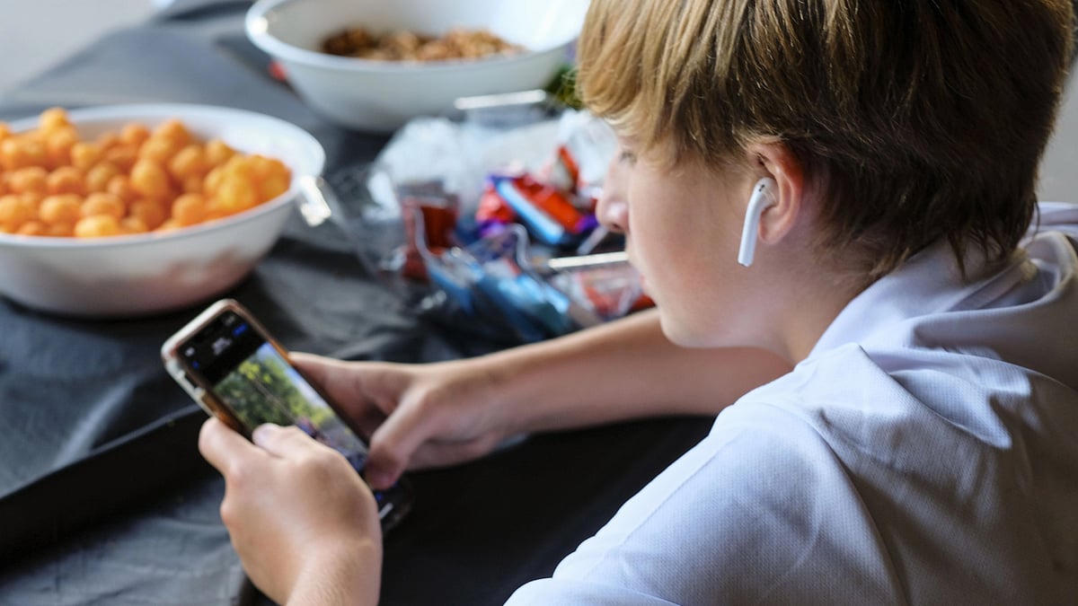 New study raises concerns about blue light's impact on early puberty in boys (Photo by: Kurt Wittman/UCG/Universal Images Group via Getty Images)