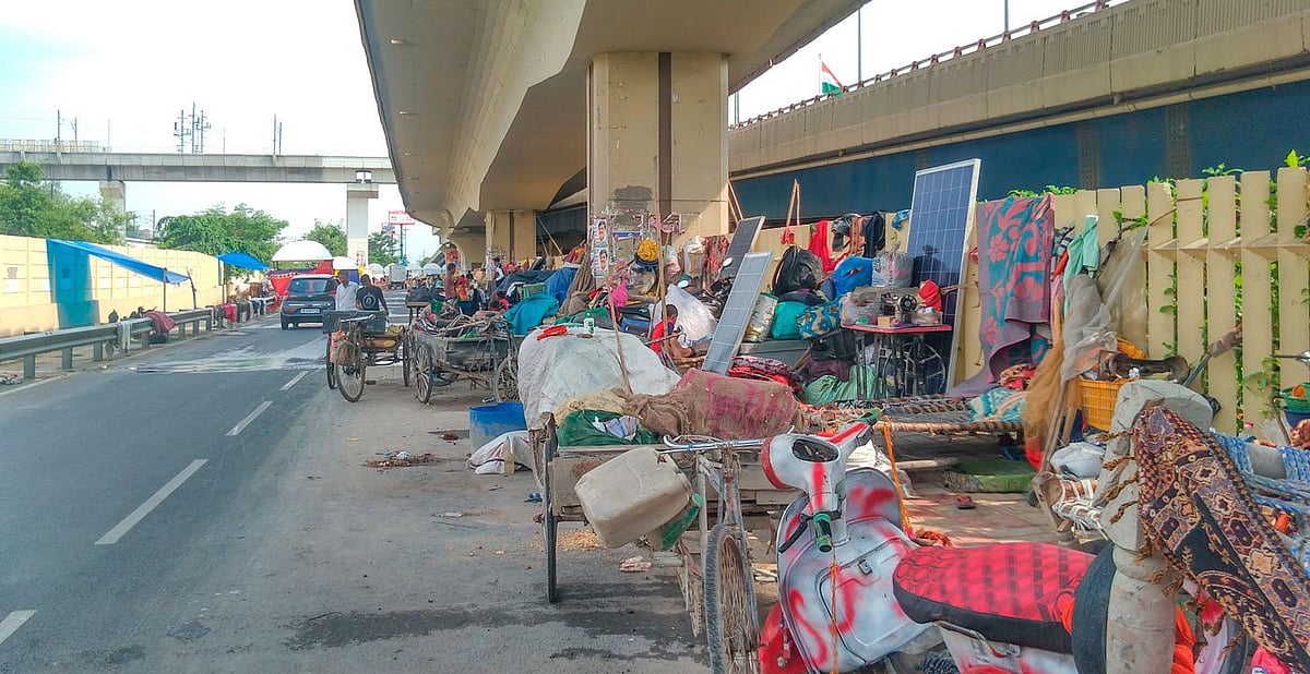 The solar panels cost around Rs. 6,000 and nearly every flood-affected family has had to purchase them if they want to light a bulb or charge their phones (photo: Shalini Singh for PARI)