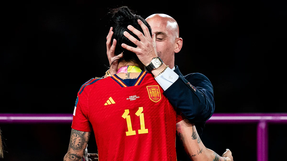 President of Royal Spanish Football Federation Luis Rubiales (right) kisses Spain's Jenni Hermoso during the medal ceremony of the FIFA Women's World Cup 2023 on 20 August in Sydney (photo: Noemi Llamas/Eurasia Sport Images/Getty Images)