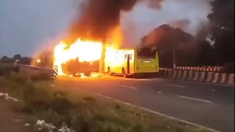  Vehicles torched by protesters in Jalna, Maharashtra (Photo: Social media/ X)