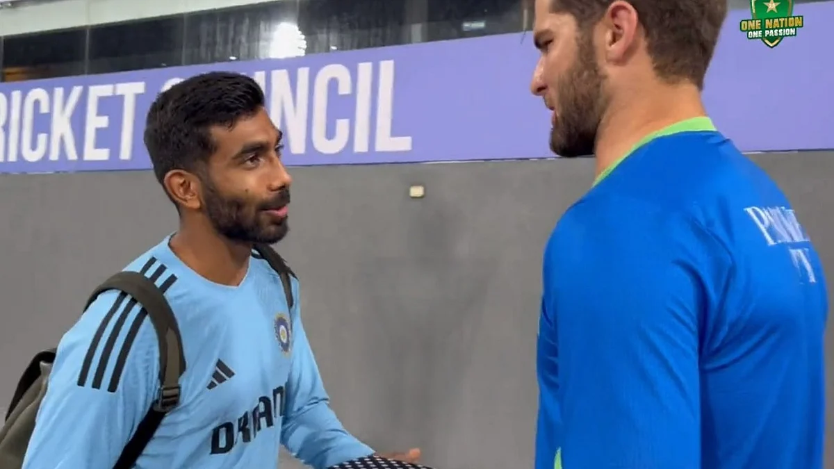 Pakistan pacer Shaheen Shah Afridi hands over a gift for newborn baby Angad, whom his Indian counterpart Jasprit Bumrah and his wife Sanjana welcomed on September 4 (photo: IANS)