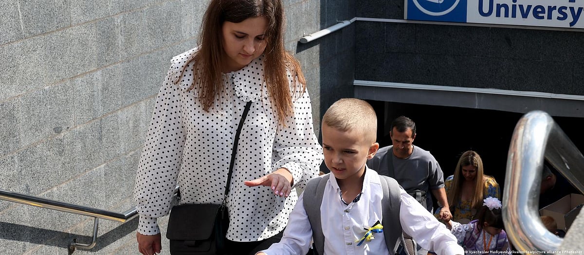 Important exchange: "The children are able to meet up, find a common language, have conversations," says a mother visiting the school in the subway station at the heart of Ukraine's second-largest city. "I fully support it," she says with a sigh of relief. 