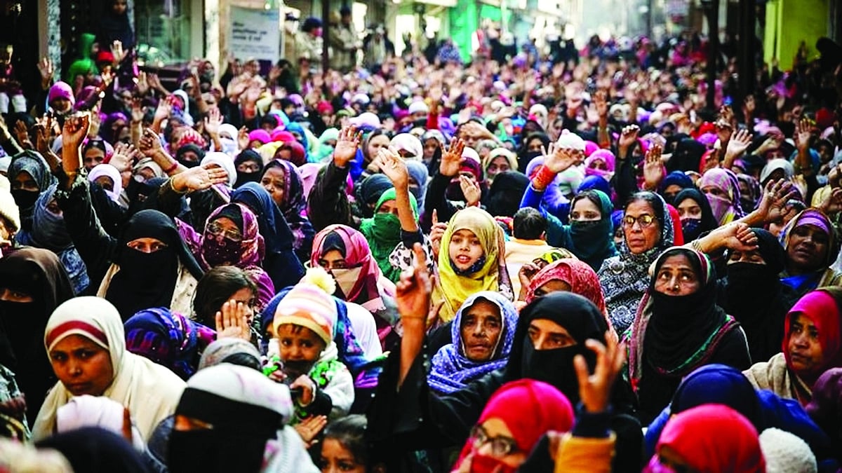 Thousands of Muslim women pray during protests against eviction in Haldwani, Uttarakhand (photo: Maktoob Media)