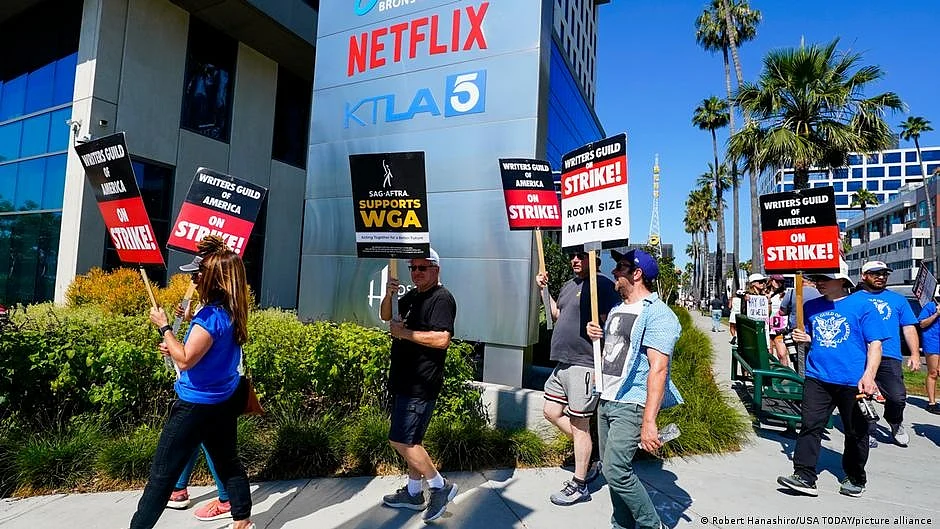 The writers union, the WGA, demanded a significant boost in residual payments from streaming platforms, such as Netflix (photo: DW)