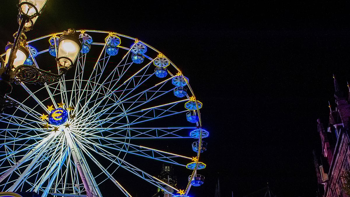 20 rescued after giant wheel stops rotating at Navratri fair in Delhi 