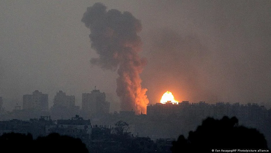 Israel is still conducting rounds of airstrikes on the Gaza Strip, as Israeli forces also operate on the ground in the enclave (photo: DW)